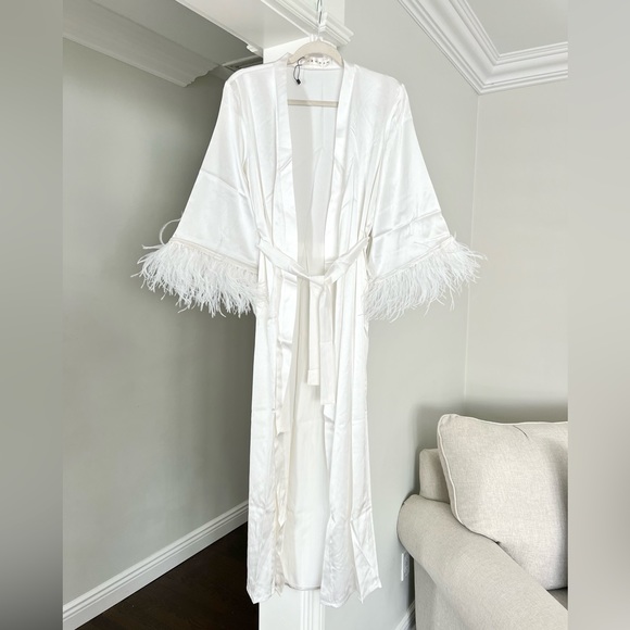 TheRobeUA | Intimates & Sleepwear | Therobeua 0 Silk White Feather ...